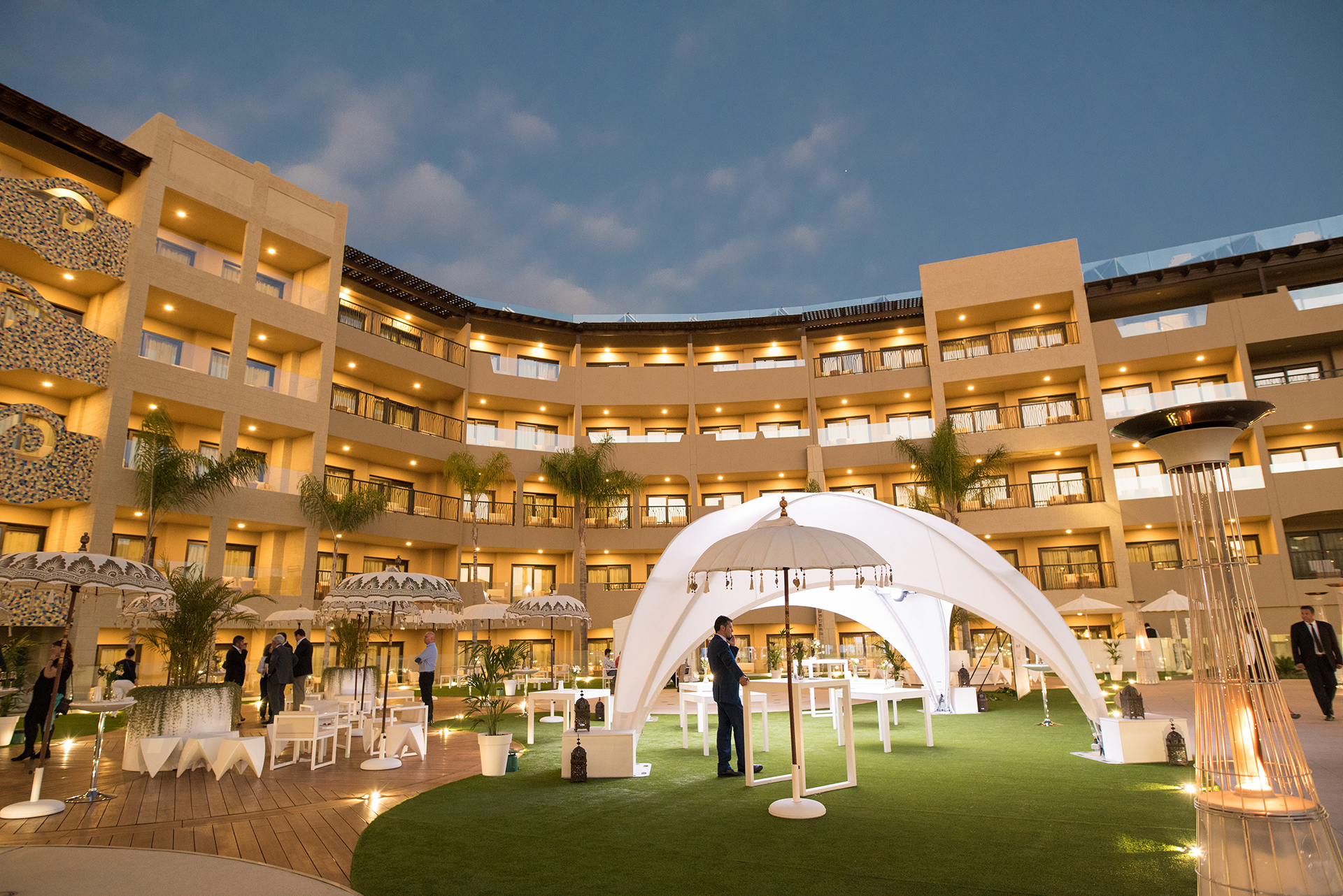 Book your wedding day in GF VICTORIA